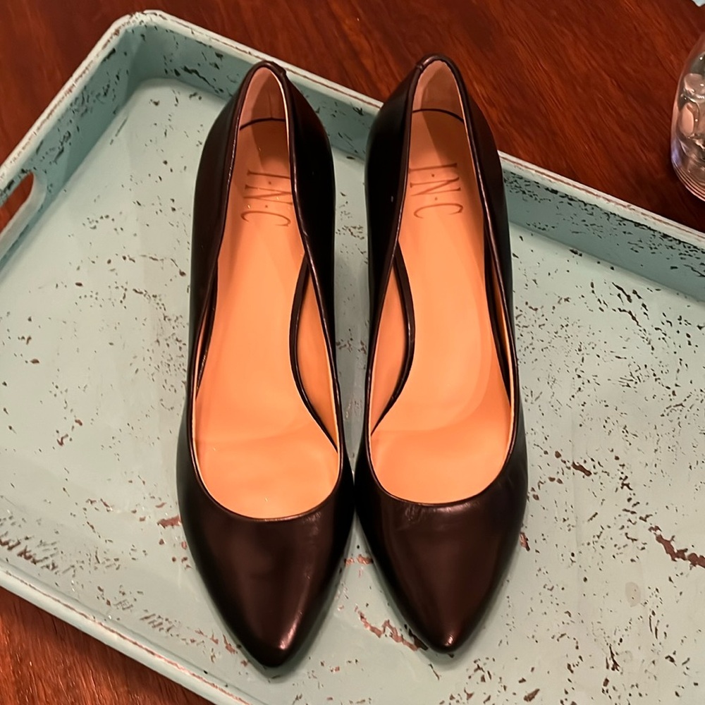 INC Black Leather Pumps Size 8M Great Pre-Own Condition.